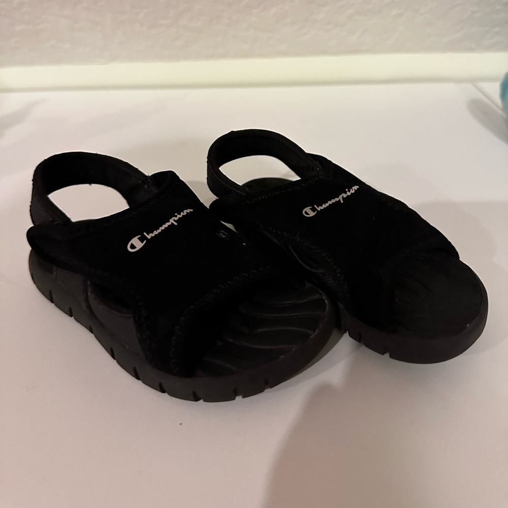 Champion little kids 6 water shoes/sandals